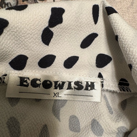 White flowing top- with cow print- size XL - Picture 6 of 6